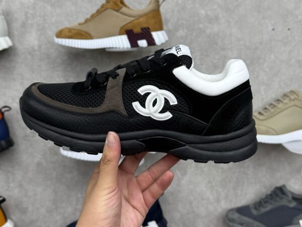 Chanel Sneakers Zwart Witte Logo