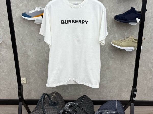 Burberry Text Wit T-Shirt