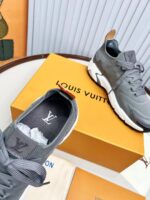 Louis Vuitton Tatic Grey Sneakers - Afbeelding 4