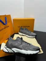 Louis Vuitton Tatic Grey Sneakers - Afbeelding 2