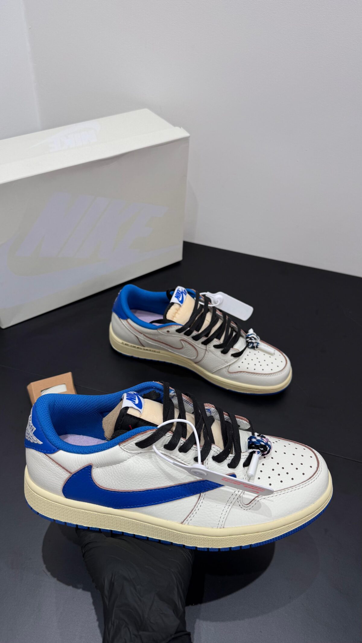 Jordan 1 Retro x Travis Scott Sail Military Blue - Afbeelding 2