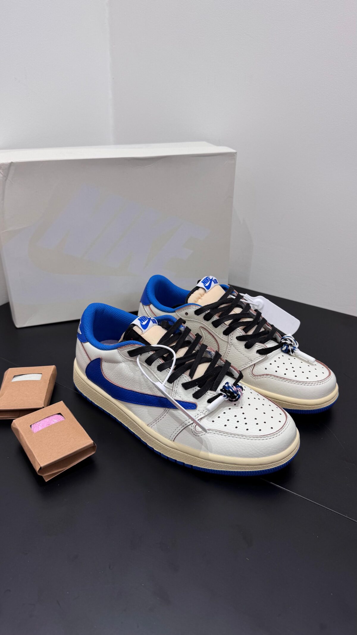 Jordan 1 Retro x Travis Scott Sail Military Blue - Afbeelding 1