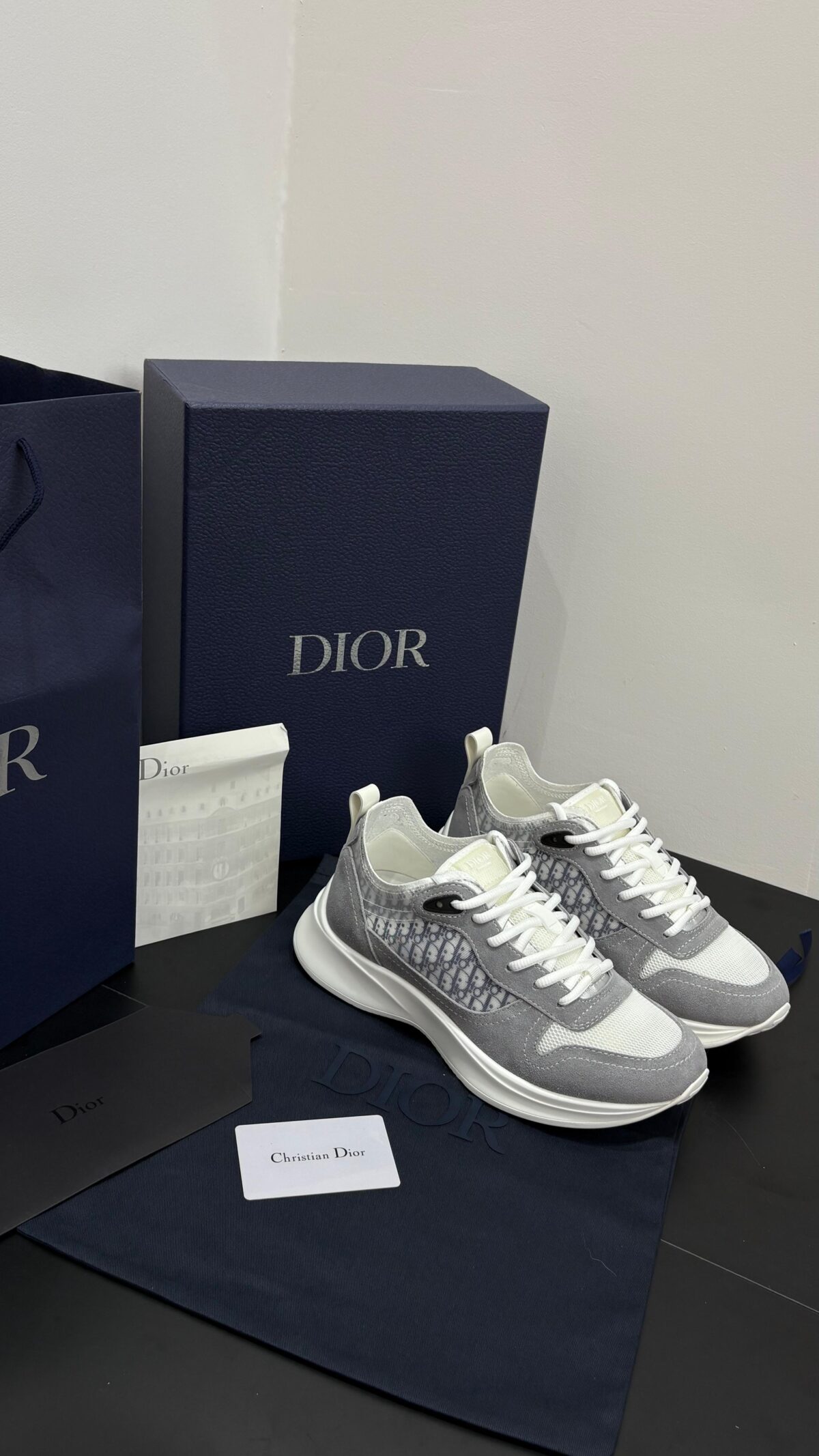 Dior B25 Grey - Afbeelding 1