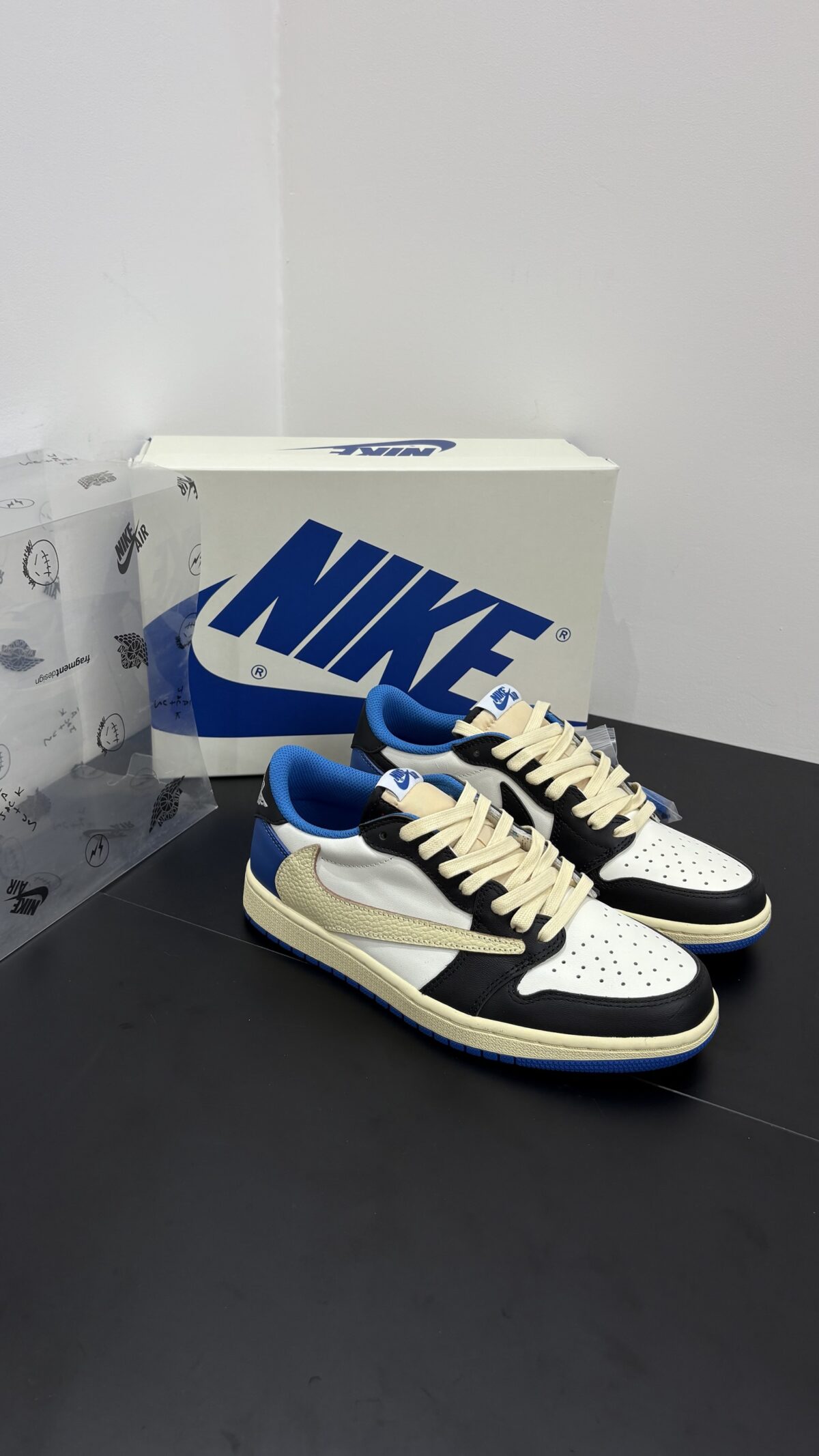 AIR JORDAN 1 LOW TRAVIS SCOTT FRAGMENT - Afbeelding 1