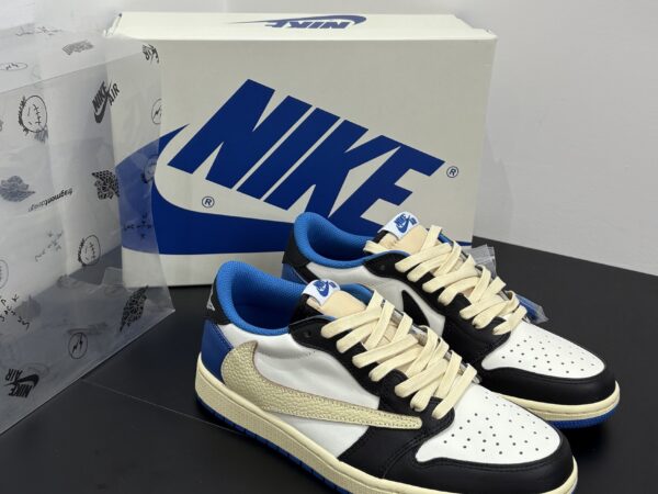 AIR JORDAN 1 LOW TRAVIS SCOTT FRAGMENT