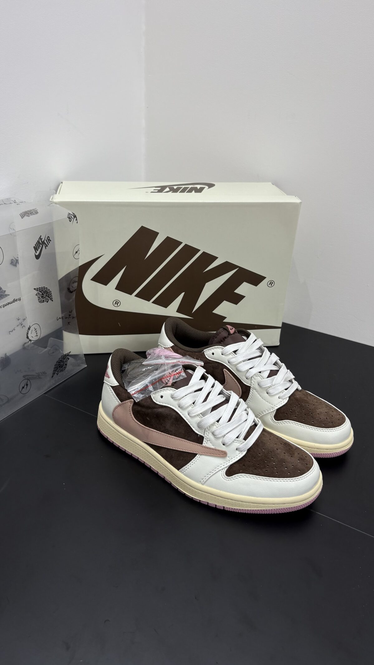 Travis Scott x Air Jordan 1 Low OG "Pink Oxford - Afbeelding 1