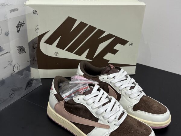 Travis Scott x Air Jordan 1 Low OG "Pink Oxford
