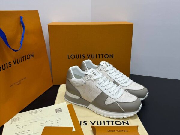 louis vuitton runner Beige