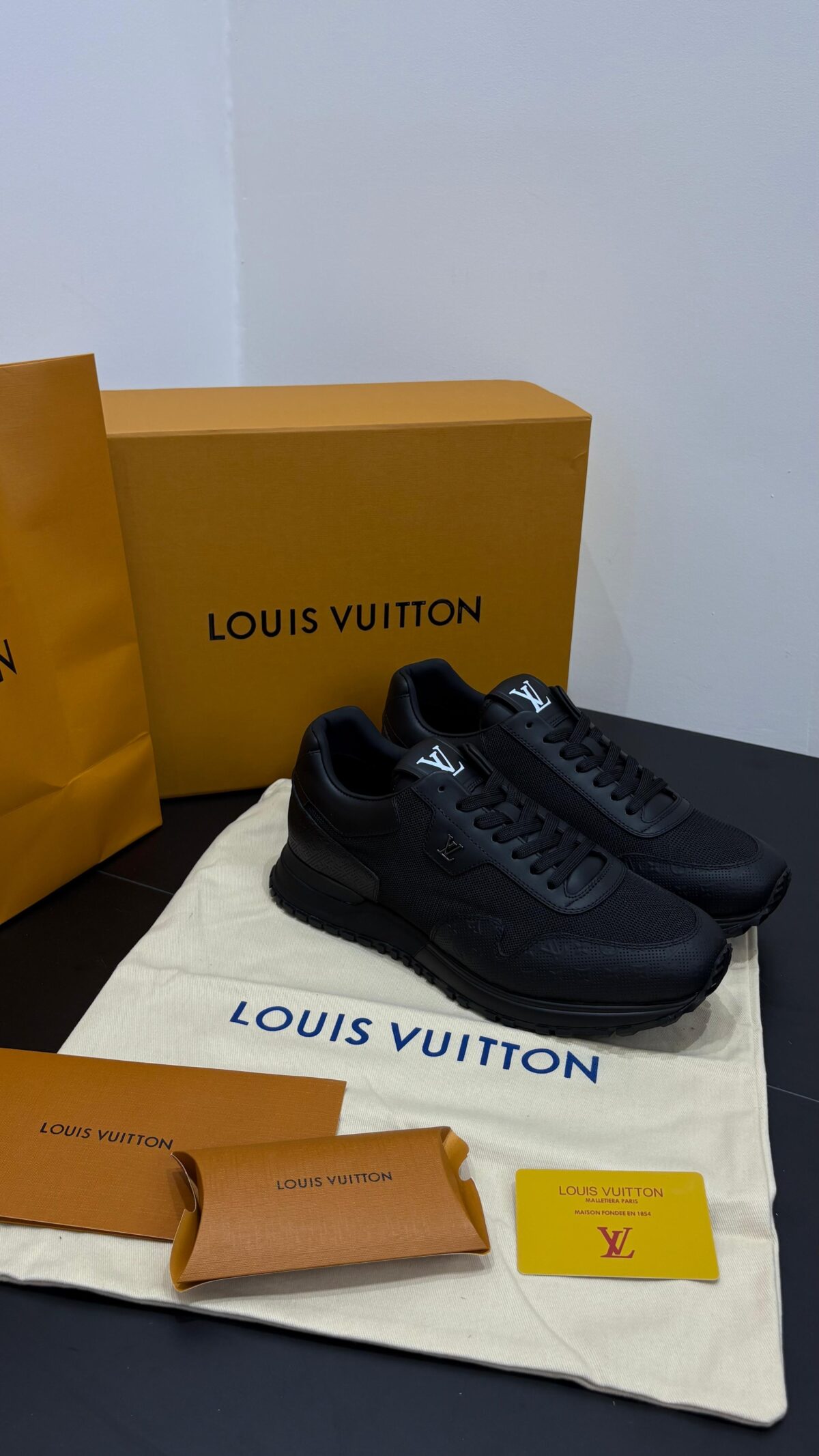Louis Vuitton Sneaker Black On Black - Afbeelding 1