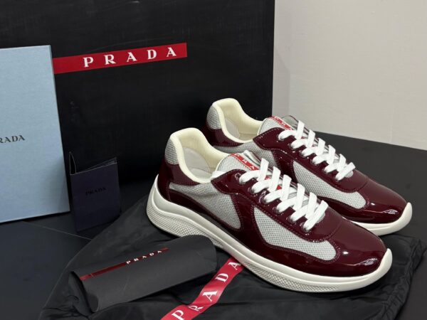 Prada Cups Bordeaux