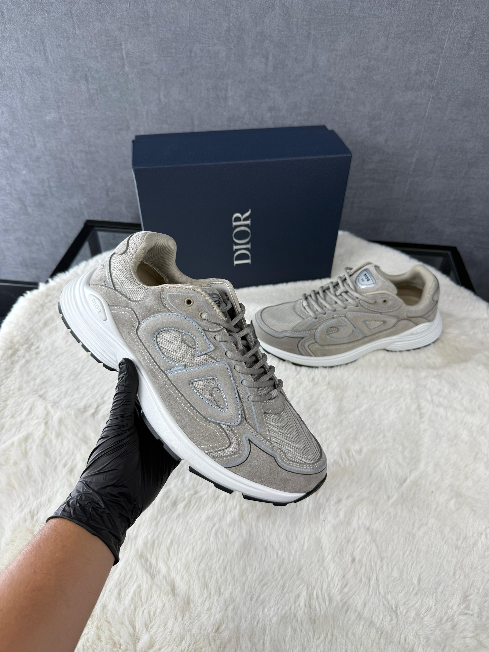 b30 (49) Christian Dior B30 Beige Suede - Afbeelding 1