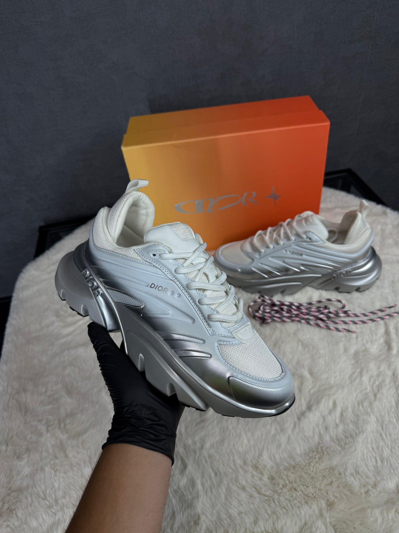 b44 (2) Christian Dior B44 x Lewis Hamilton White/Grey - Afbeelding 1