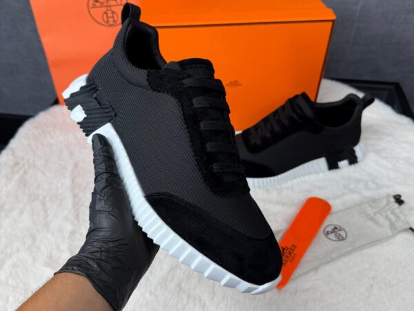 Hermes Bouncing Black White Ribbels