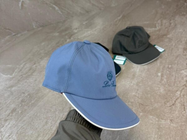 Loro Piana Pet Licht Blauw