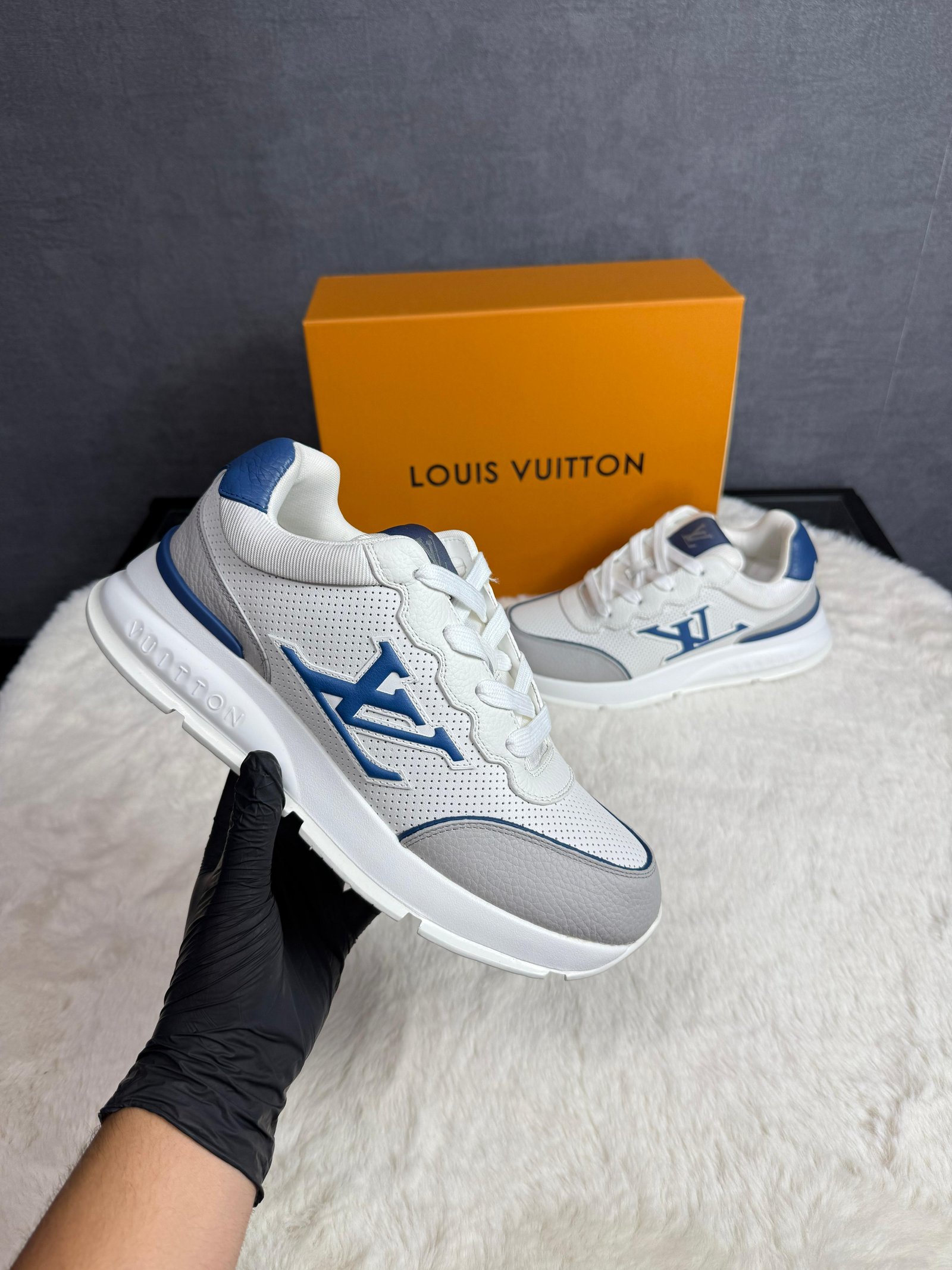 lvnewwit (2) Louis Vuitton Run Away Classic Sneaker White Blue - Afbeelding 1