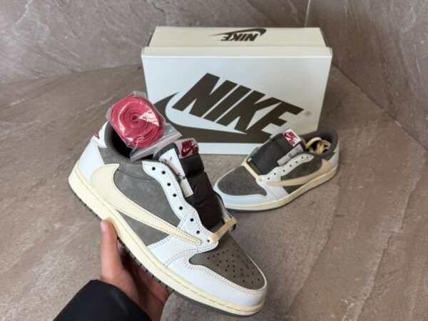 Travis Scott Air Jordan Reverse Mocha