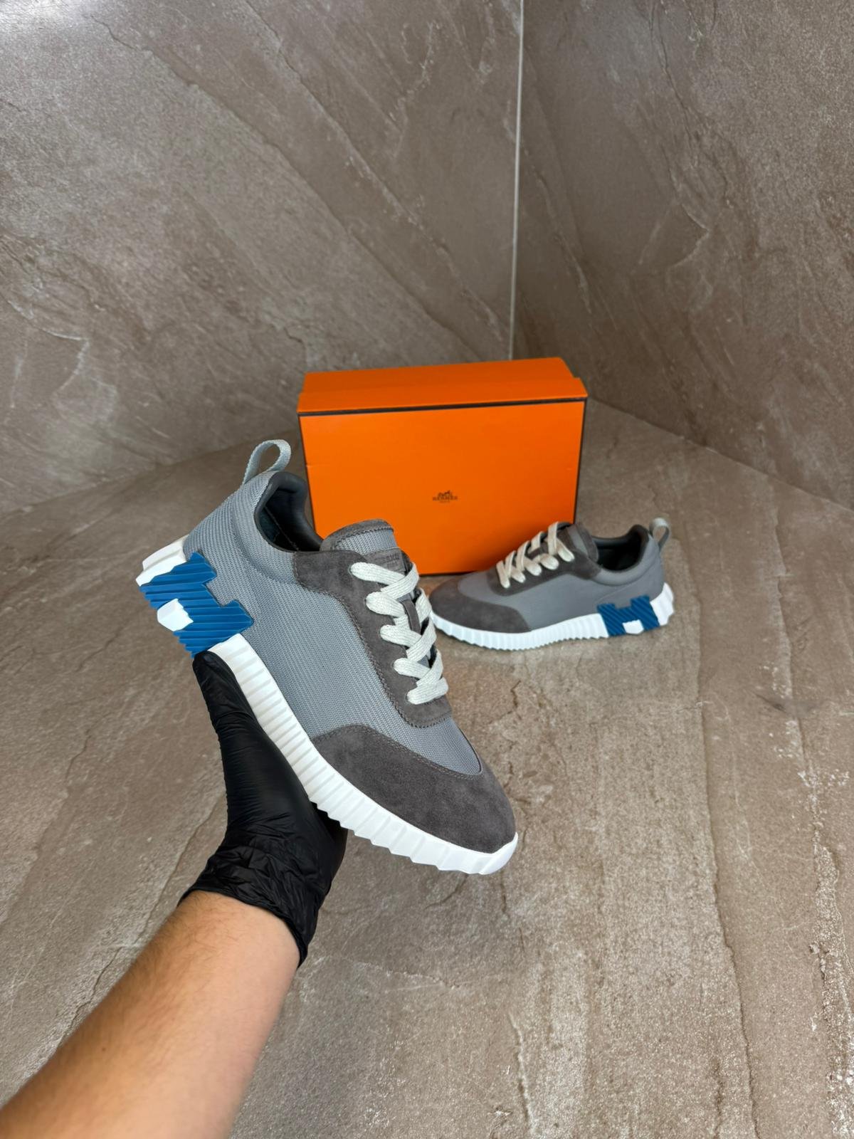 shk (9) Hermes Bouncing Grey, Blue Logo Sneakers - Afbeelding 1