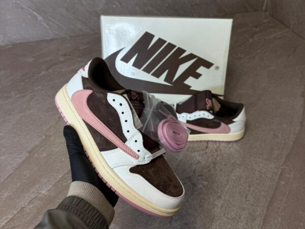 Nike Air Jordan 1 Low Travis Mocha