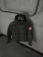 Canada Goose Wyndham Black, Rode Logo High Quality