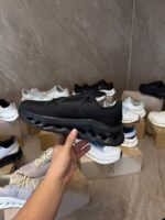 On Cloudtilt Sneaker Black on Black - Afbeelding 4