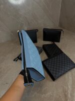 Louis Vuitton Pochette Voyage Sky Blue - Afbeelding 2