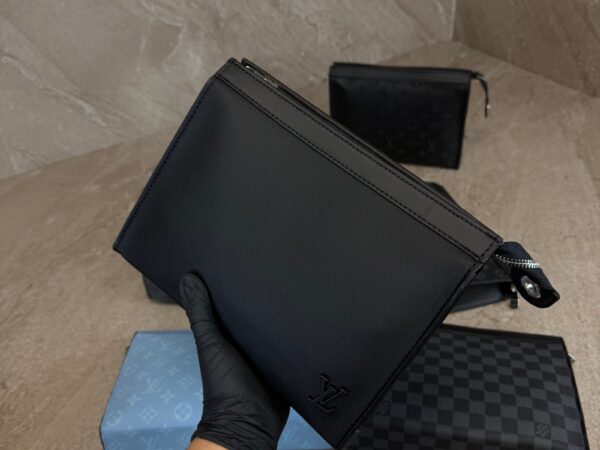 Louis Vuitton Takeoff Pouch LV Aerogram Black