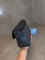 Louis Vuitton Pulse Messenger Bag Monogram Eclipse - Afbeelding 2