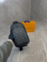 Louis Vuitton Avenue Slingbag PM Black Monogram