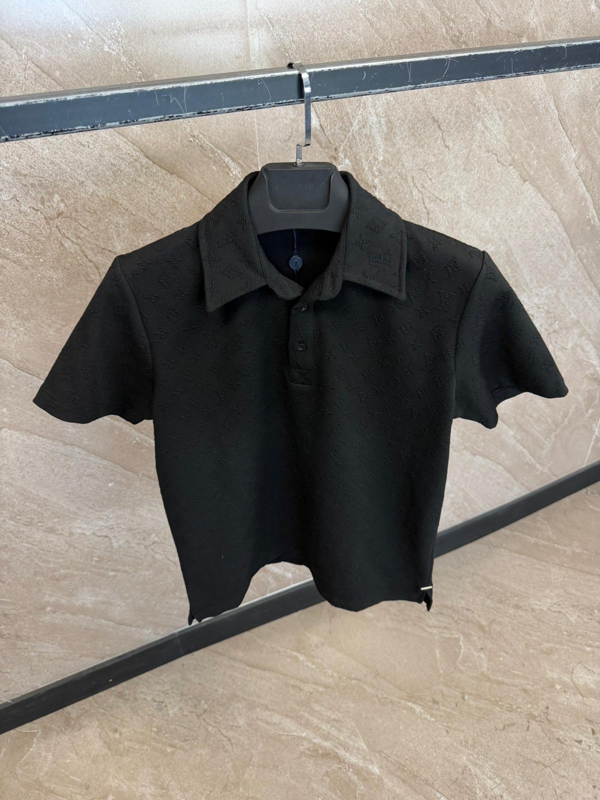 a1 (17) Louis Vuitton Monogram Polo Zwart - Afbeelding 1