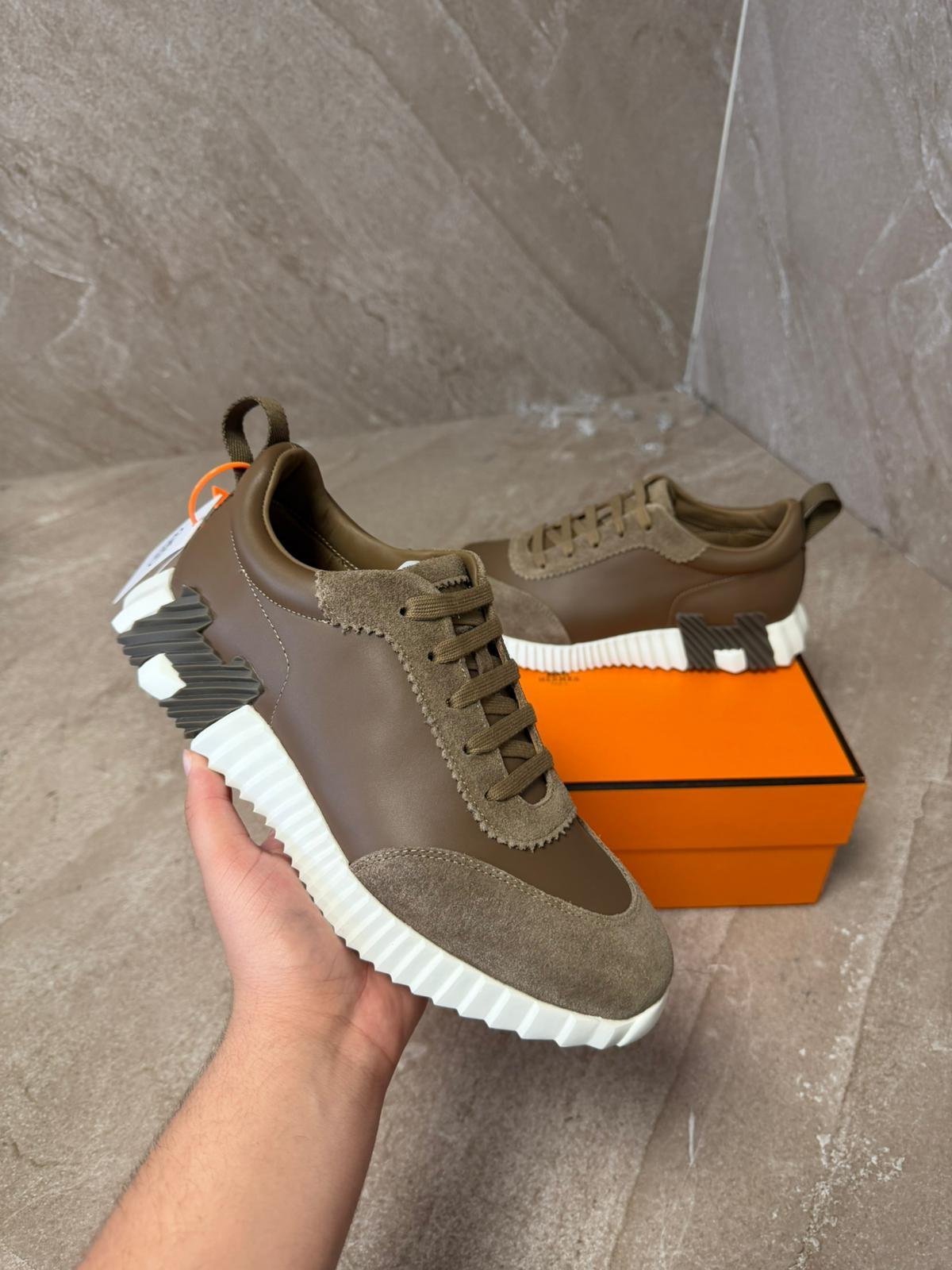 hermesbruin (1) Hermes Bouncing Brown Leather Sneakers - Afbeelding 1