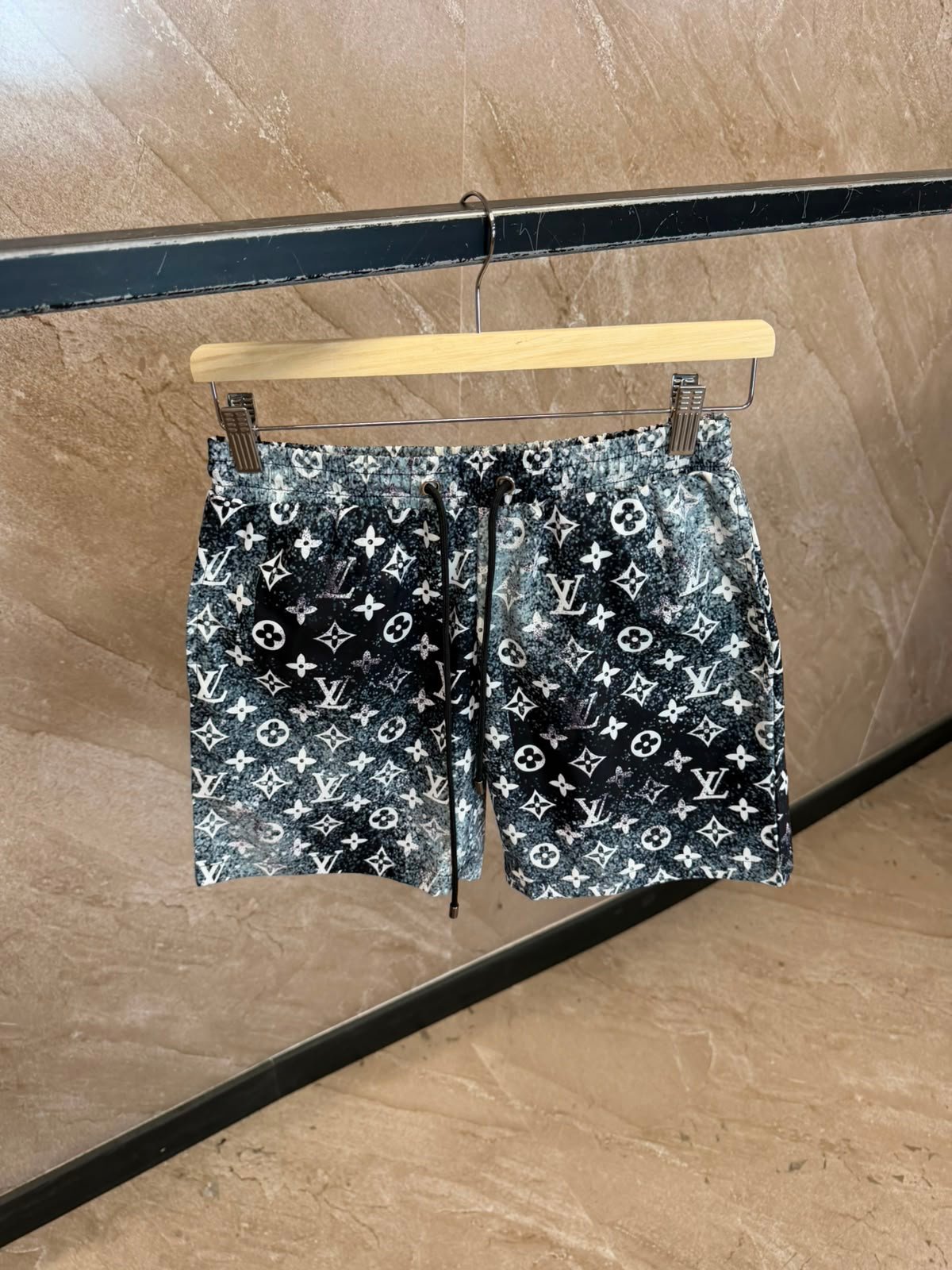 lv (1) Louis Vuitton Zwembroek Grey Monogram - Afbeelding 1