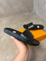 Louis Vuitton Monogram Black on Black Slippers - Afbeelding 2