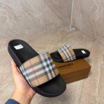Burberry Slippers Light Brown