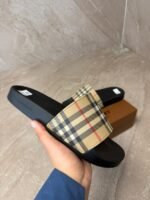 Burberry Slippers Beige - Afbeelding 3