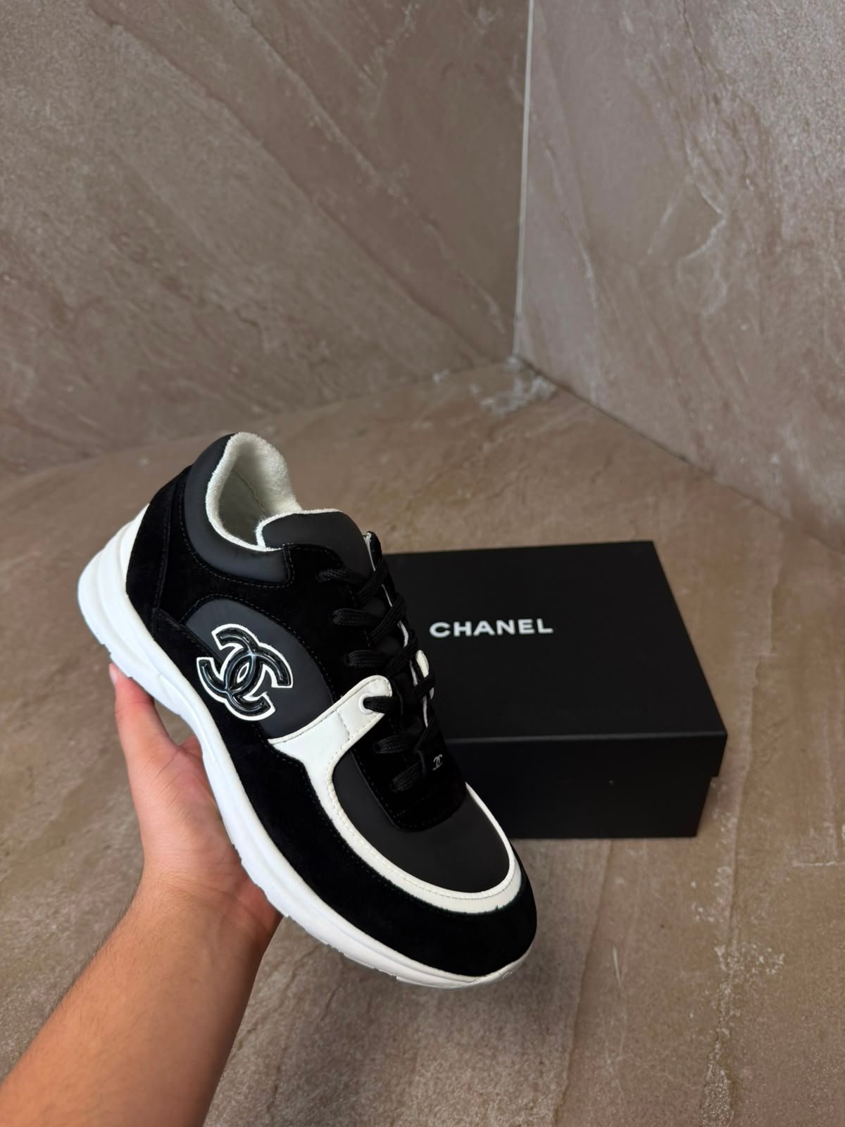 chanel (2) Chanel Sneakers Black White - Afbeelding 1